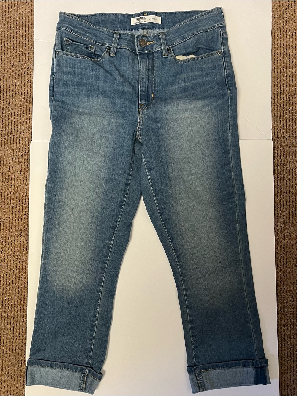 Womens Levis Size 2 Mid-Rise Capri jeans Cuffed Stretch Cuffed Signature Gold